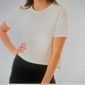 NWT Zyia White Vertical Chill Workout Tee